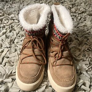 COPY - Tom’s Tan Alpine Boot Size 6.5